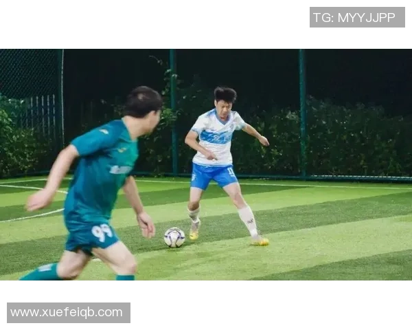 足球球星的风采与旋律共舞展现赛场内外的激情与荣耀